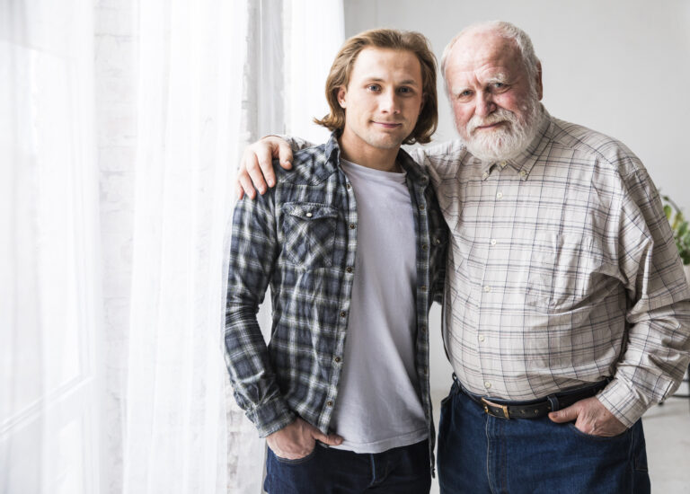 image Grand père et son petit fils